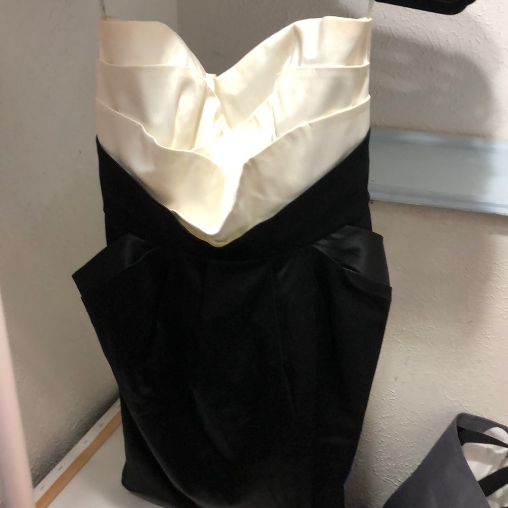 Black and white strapless dress with pockets